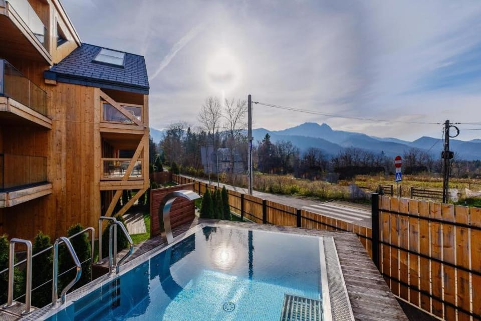 Property building, Hot Tub