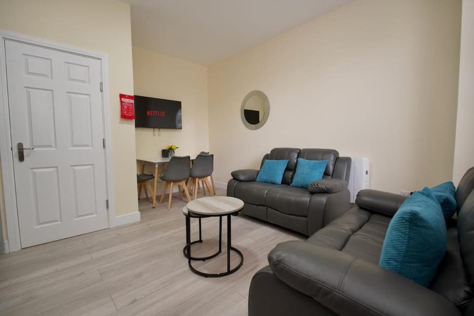 Warwick Row Apartments Coventry City Centre - Flat 1 Apartment in Coventry