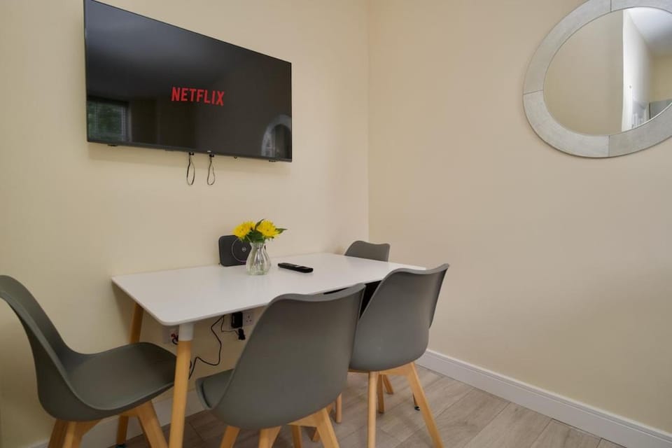 Warwick Row Apartments Coventry City Centre - Flat 1 Apartment in Coventry