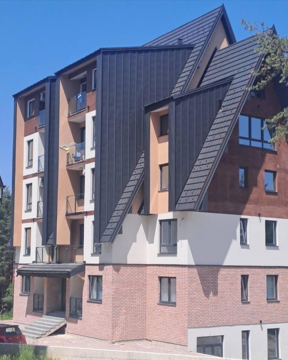 Property building, Day