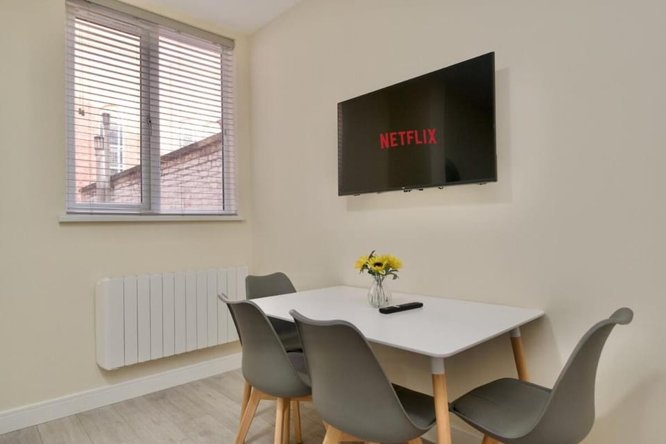 Warwick Row Apartments Coventry City Centre - Flat 2 Apartment in Coventry