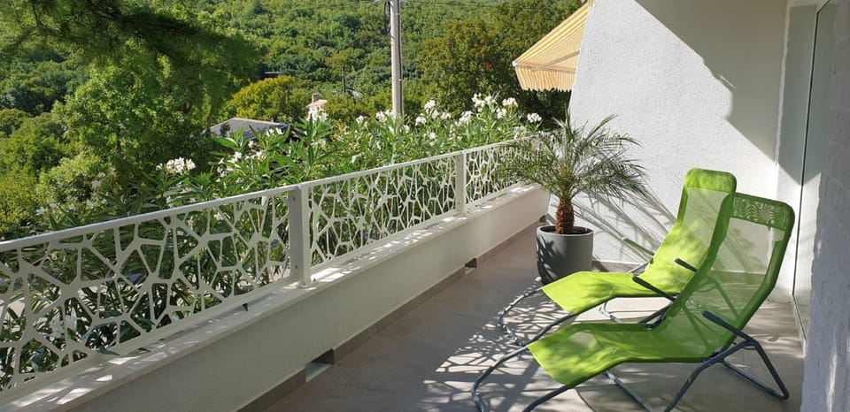 Patio, Day, Balcony/Terrace