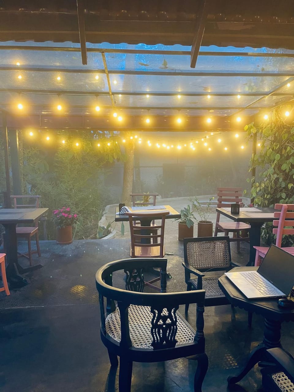 Restaurant/places to eat, Seating area