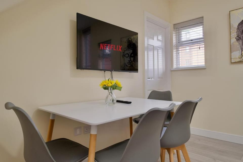 Warwick Row Apartments Coventry City Centre - Flat 3 Apartment in Coventry