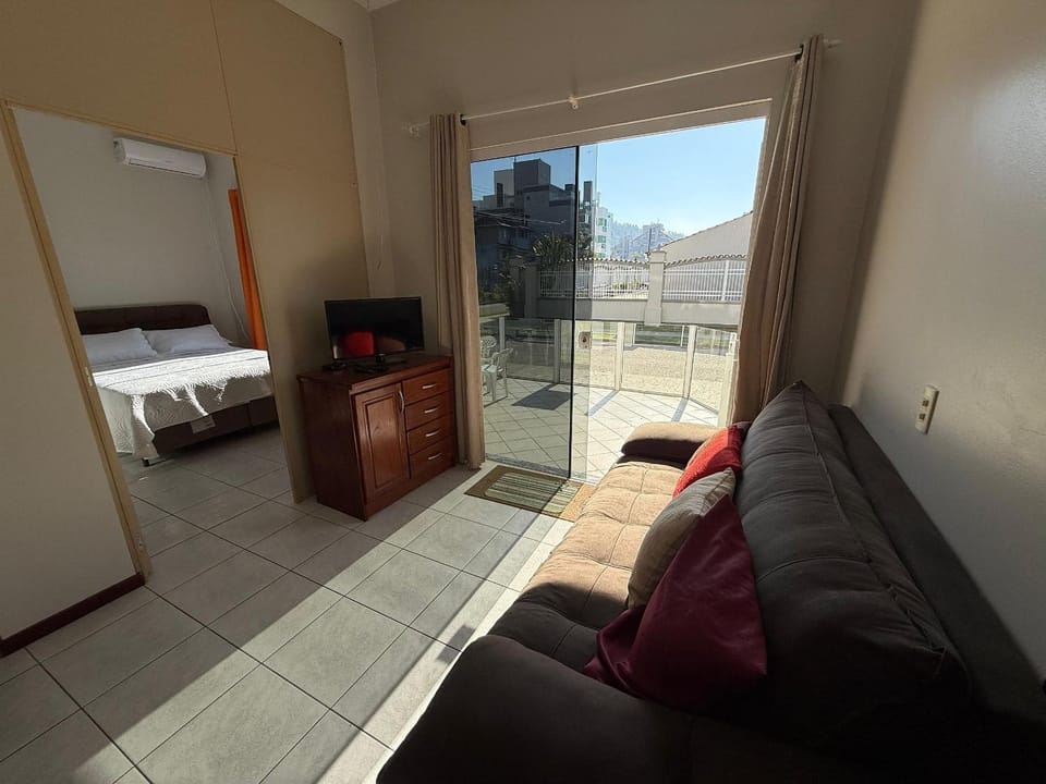 Cód 103 - Apto térreo a 50m do mar na Zona Sul Apartment in Florianopolis