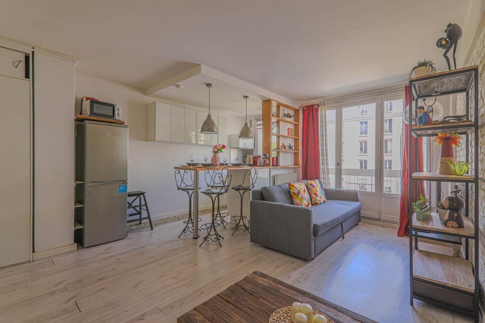 Bed, Kitchen or kitchenette, Living room, Dining area, stove