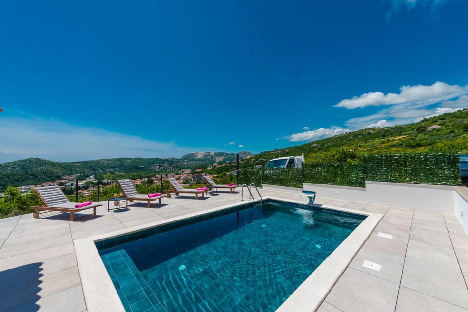 Swimming pool, sunbed