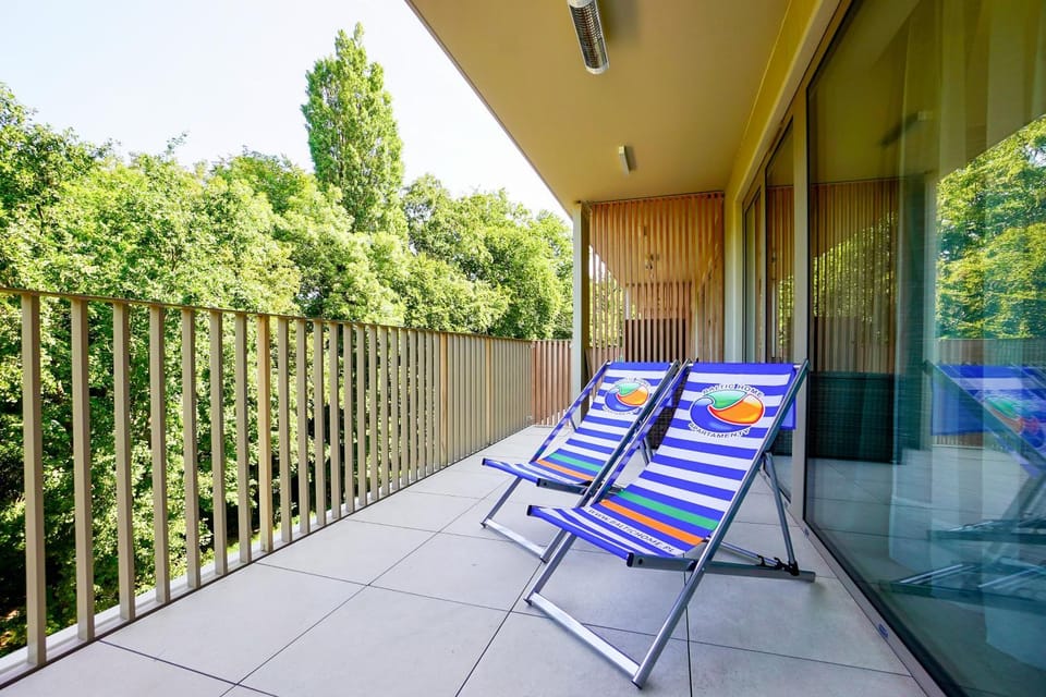 Balcony/Terrace, sunbed