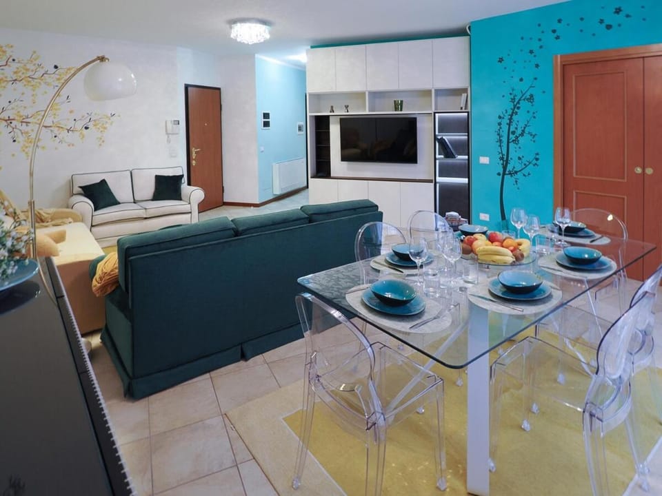 Living room, Dining area