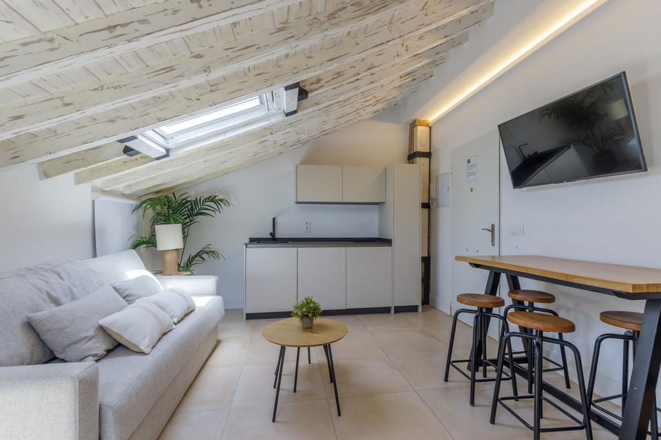 TV and multimedia, Kitchen or kitchenette, Seating area, Dining area, oven