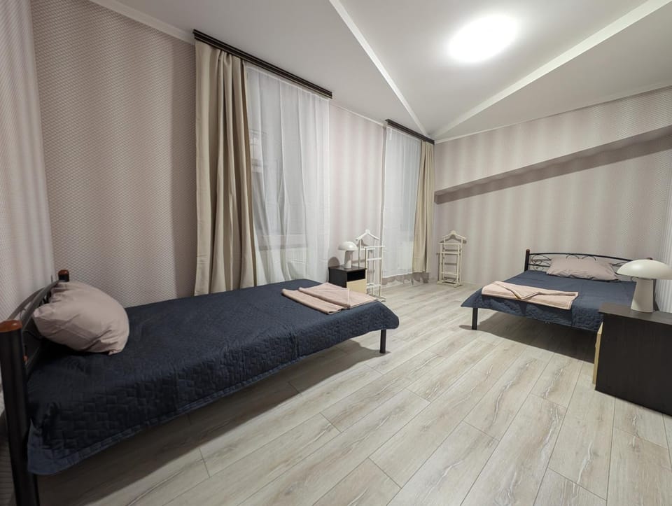Bed, Photo of the whole room, Bedroom, towels