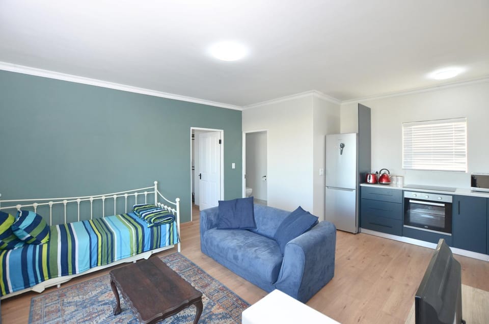 Bed, TV and multimedia, Kitchen or kitchenette, Living room