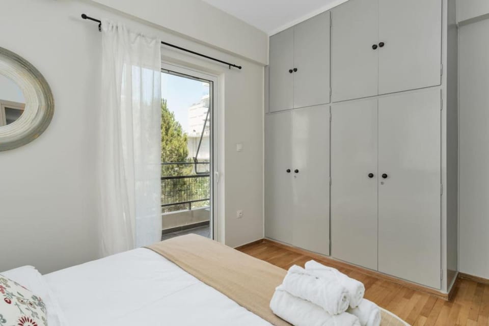 Photo of the whole room, wardrobe