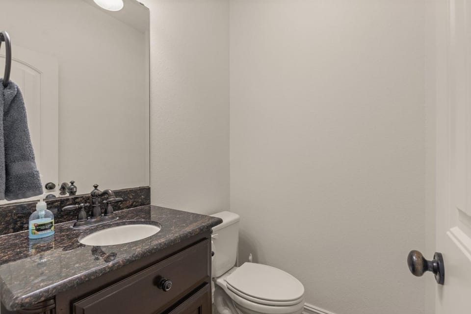 Toilet, Bathroom, Decorative detail