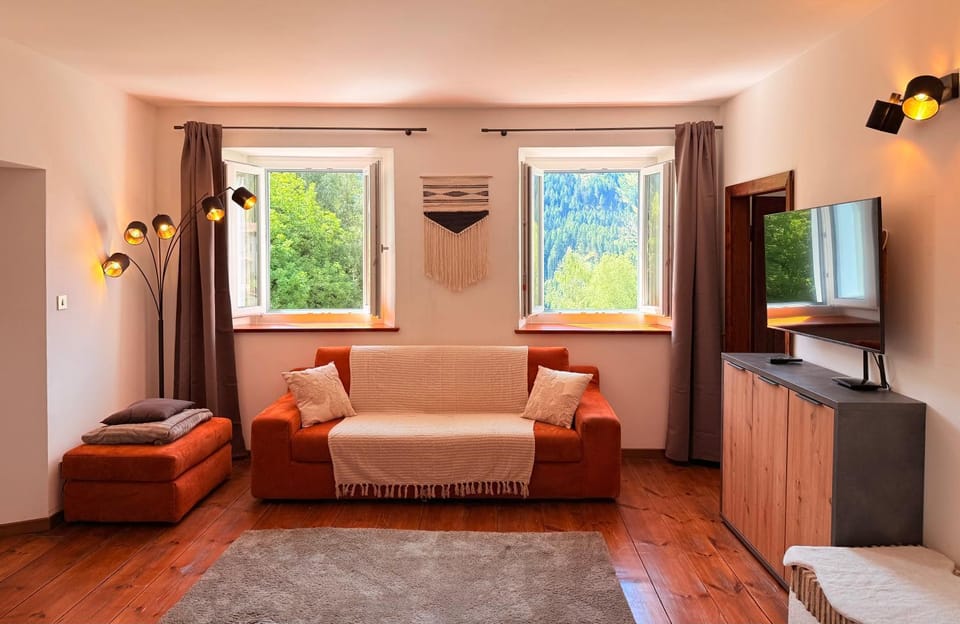 Communal lounge/ TV room, TV and multimedia, Living room