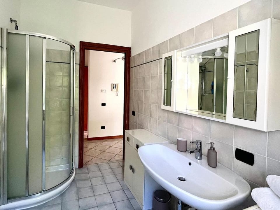 Civico 20, Quiet Cozy Studio Air Condition Apartment in Mandello del Lario