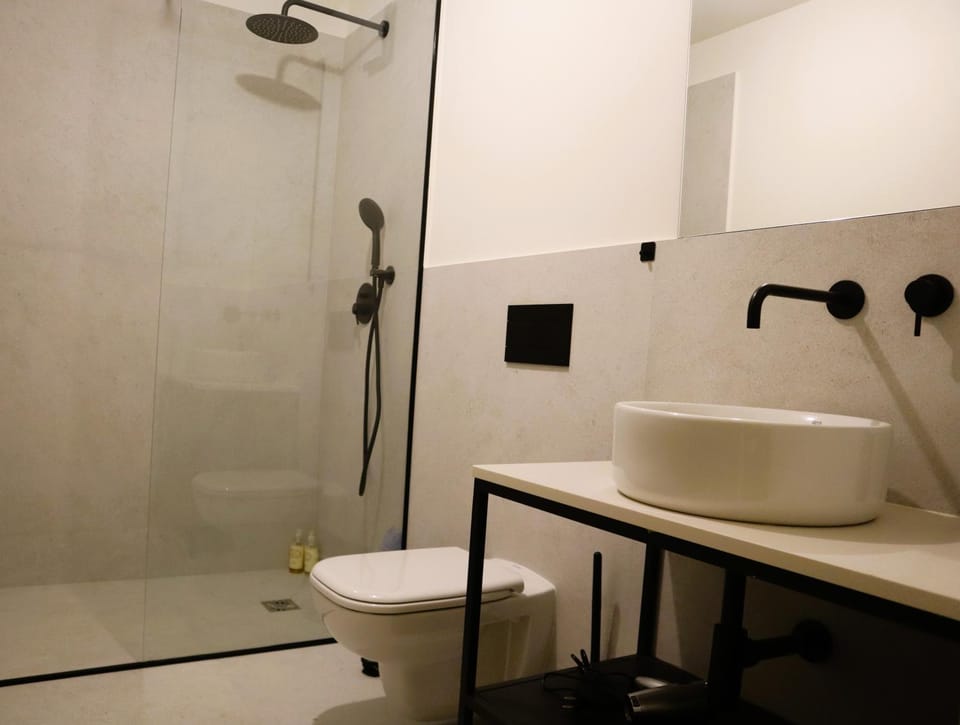 Shower, Toilet, Bathroom, Bath, towels