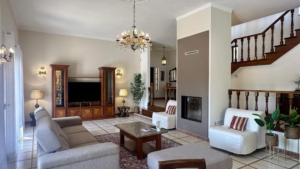 Communal lounge/ TV room, TV and multimedia, Living room, fireplace