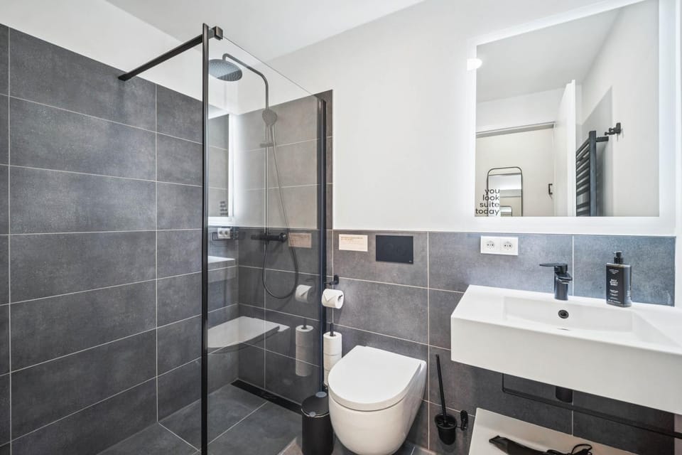 Shower, Bathroom, towels