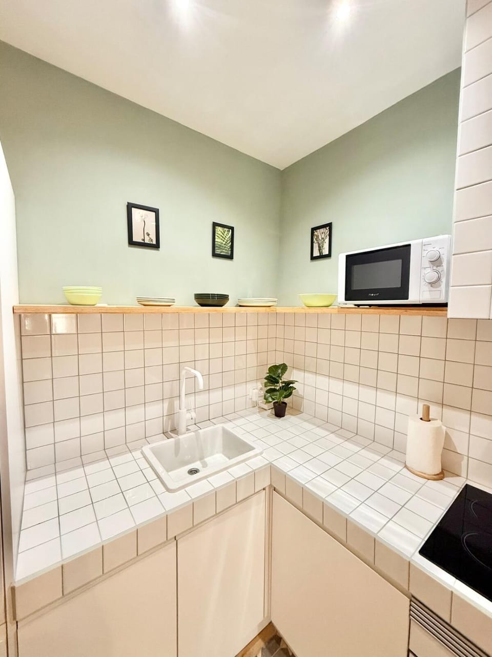 Kitchen or kitchenette