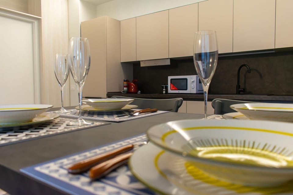 Kitchen or kitchenette, Food and drinks, Food, pet friendly, stove