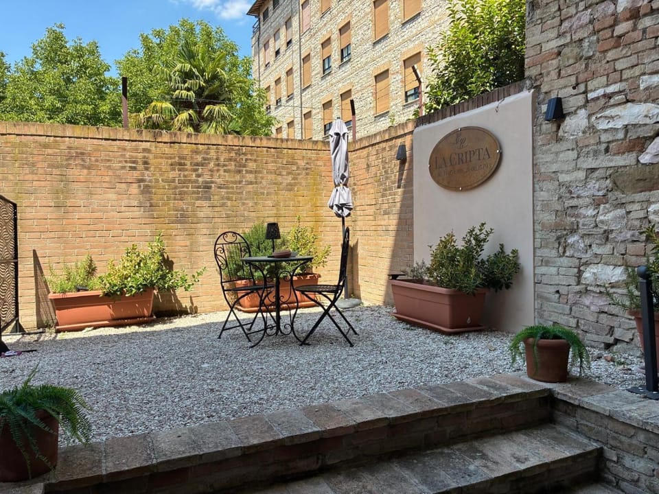 Property building, Patio, Spring, Day, Garden, Garden view