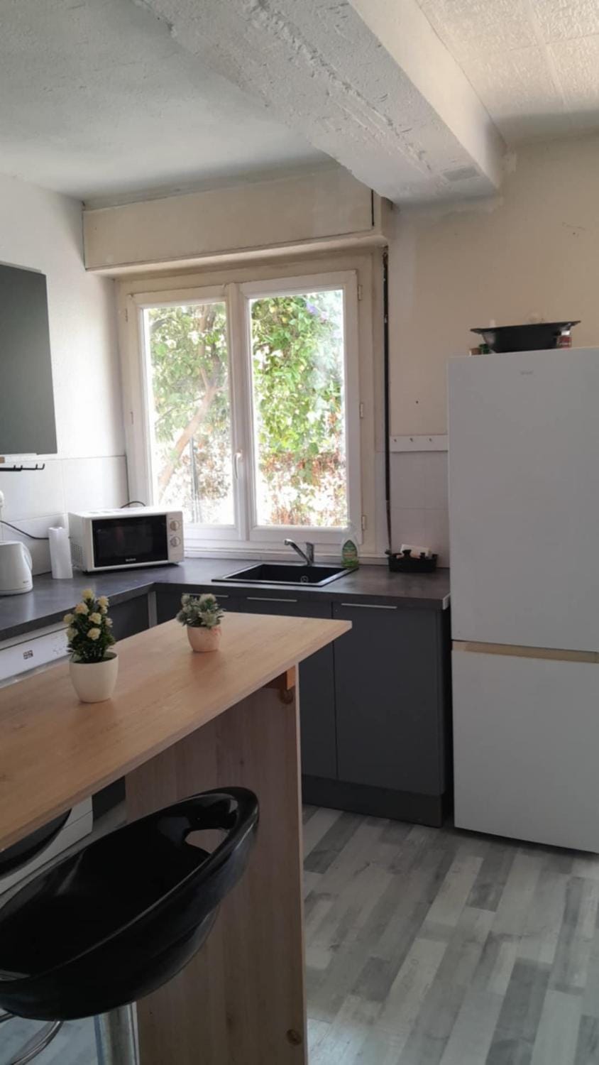 Kitchen or kitchenette, dishwasher, oven, pet friendly, stove