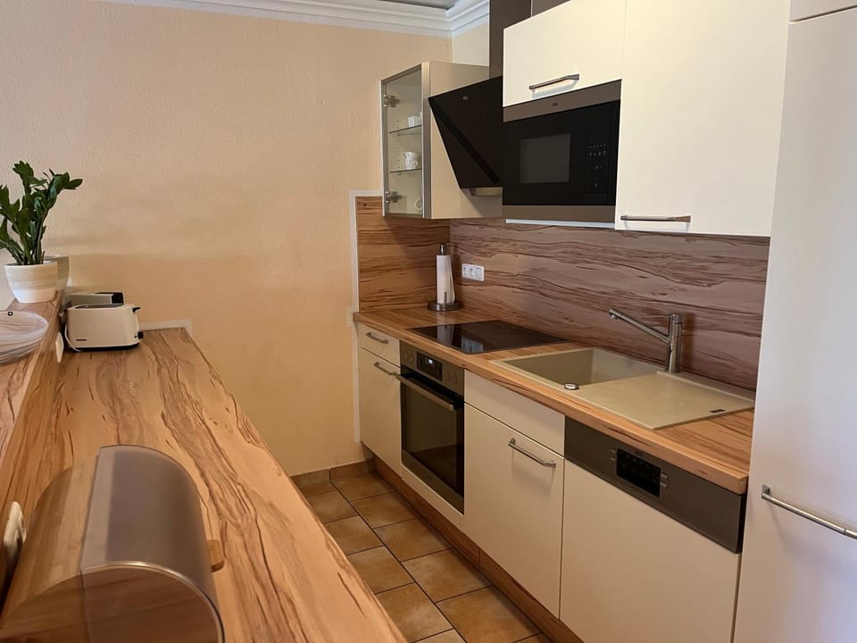 Kitchen or kitchenette, Living room