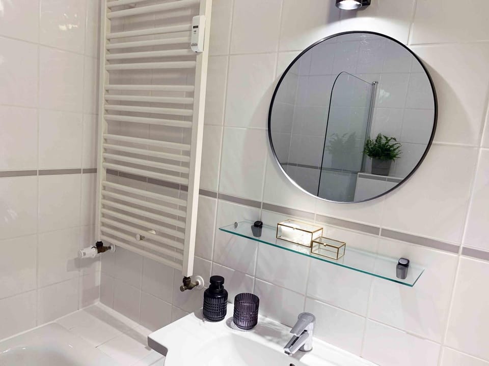 Shower, Bathroom, Bath, hair dryier, towels