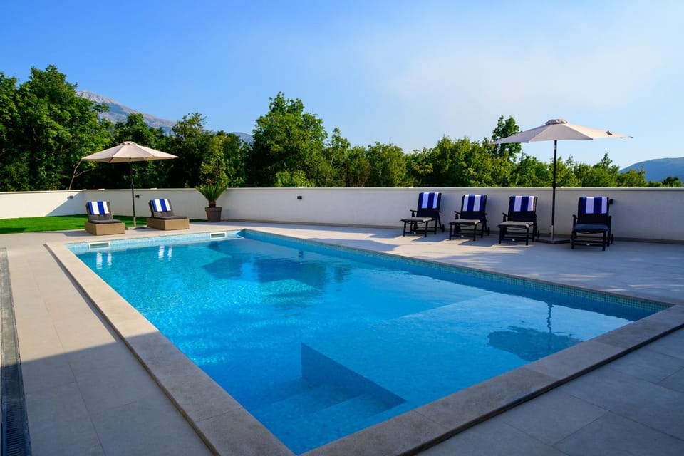 Natural landscape, Mountain view, Pool view, Swimming pool
