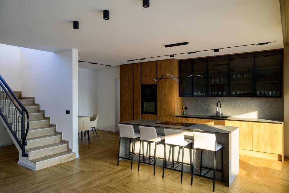 Kitchen or kitchenette, Dining area