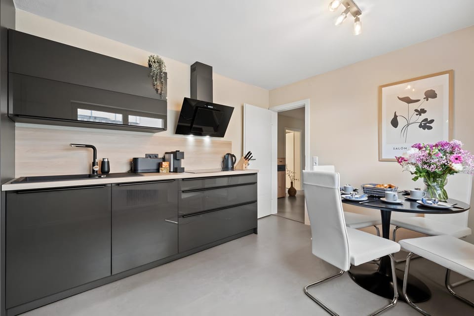 Property building, Kitchen or kitchenette, Living room