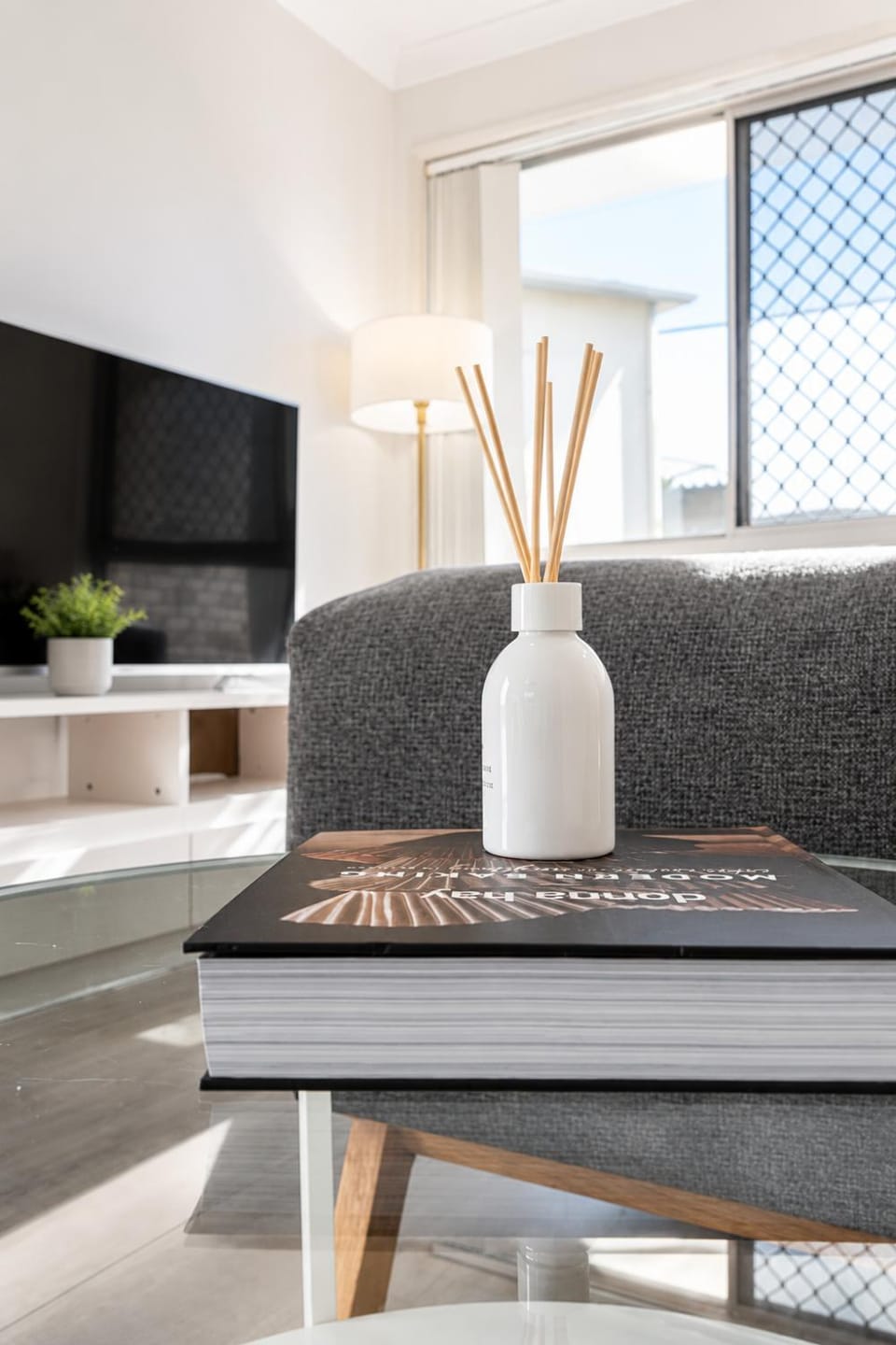 TV and multimedia, Living room, Decorative detail, Seating area