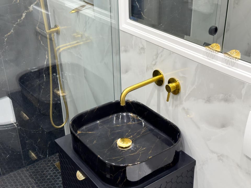 Shower, Bathroom, towels