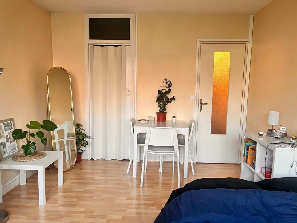 Calm, garden view stay near Paris and the Seine Apartment in Puteaux