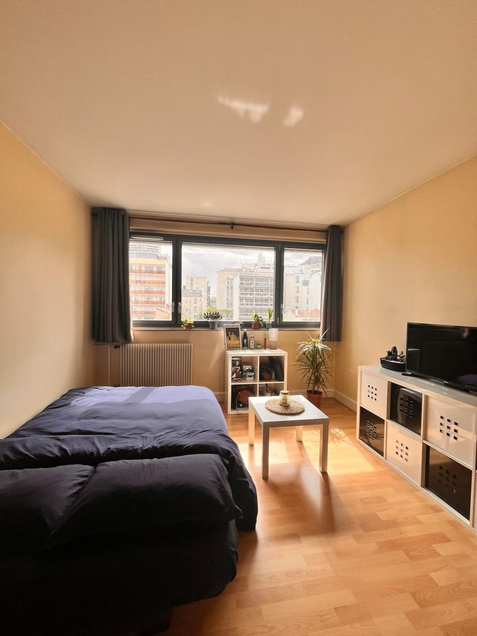 Calm, garden view stay near Paris and the Seine Apartment in Puteaux
