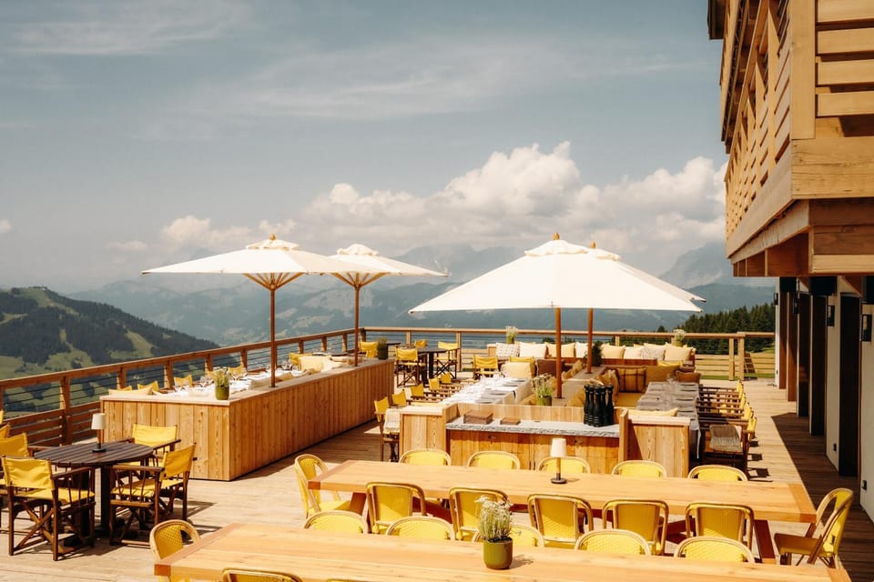 Restaurant/places to eat, Natural landscape, Balcony/Terrace, Banquet/Function facilities, Mountain view