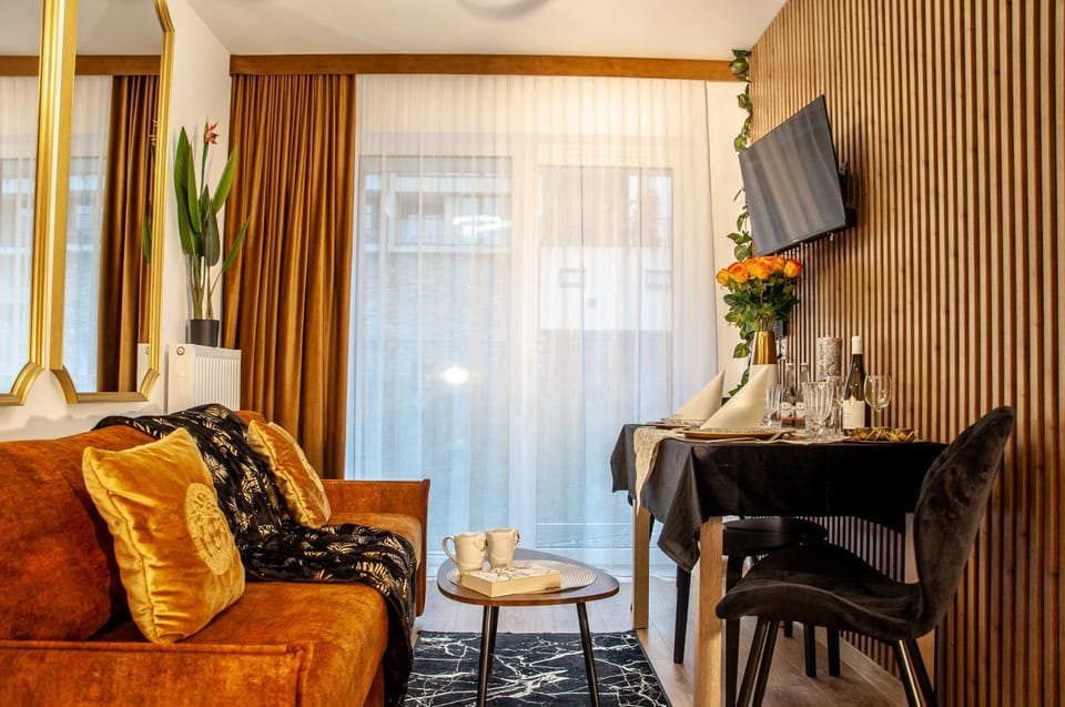 Cicha 12 18a2 Apartament The Royal Suite Górski z garażem podziemnym w centrum Apartment in Lesser Poland Voivodeship