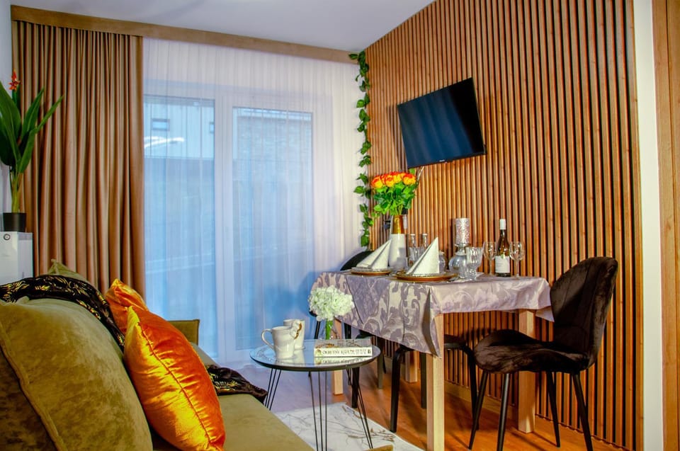 Cicha 12 12a2 Apartament The Royal Suite Górski z garażem podziemnym Apartment in Lesser Poland Voivodeship