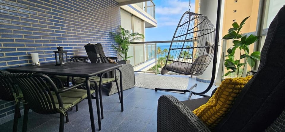 Oceana Beachfront Apartment - Sea Views, Pool & Spa Apartment in Calp