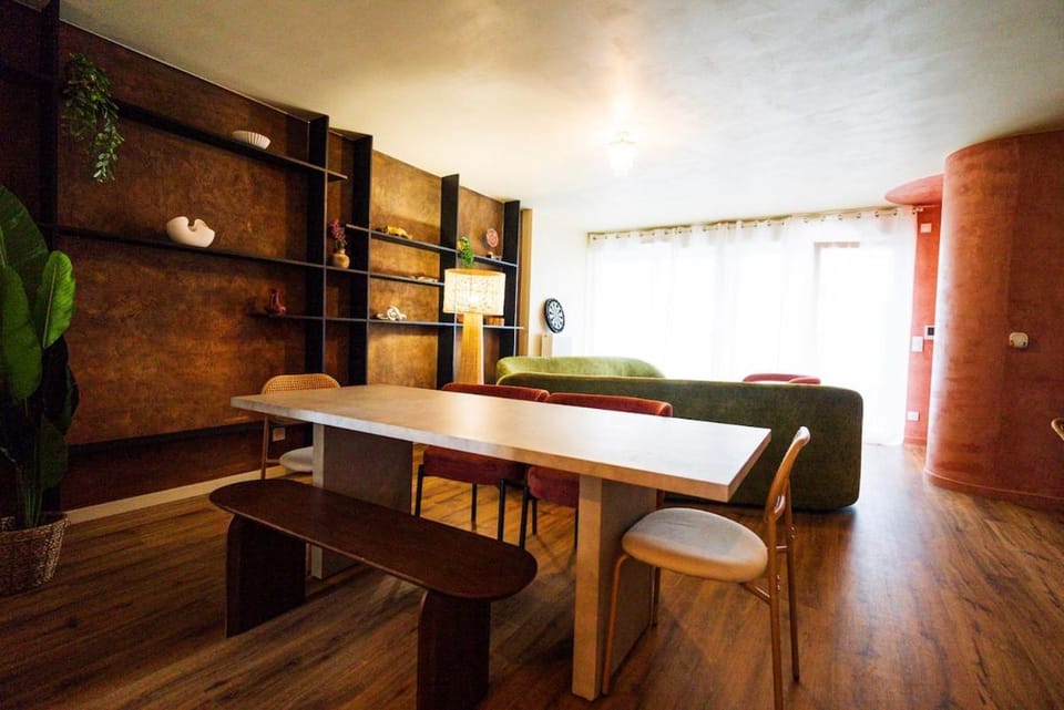 Seating area, Dining area