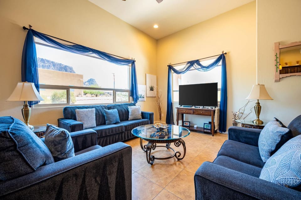 TV and multimedia, Living room, Seating area