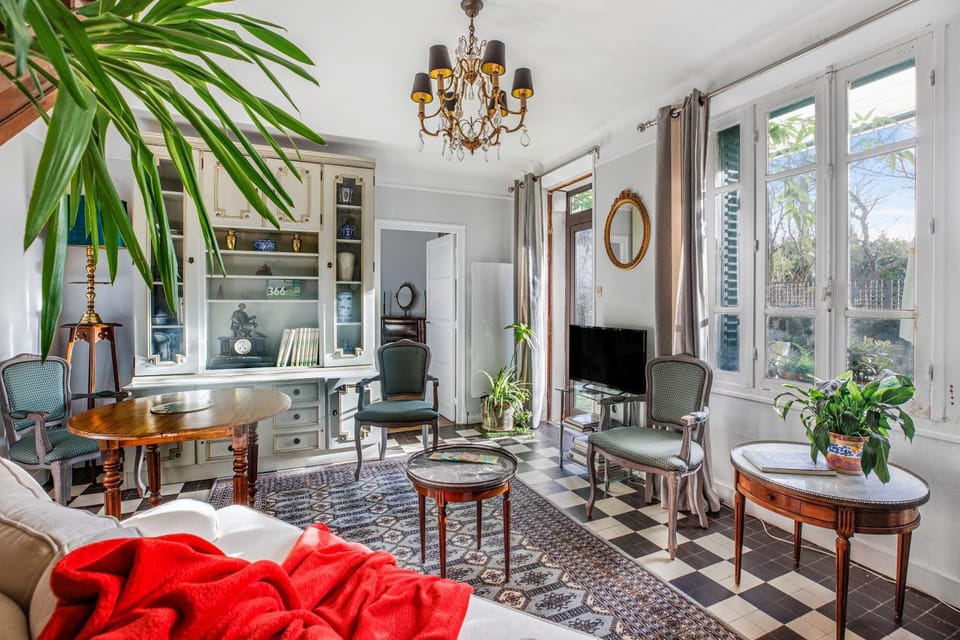 Property building, Living room