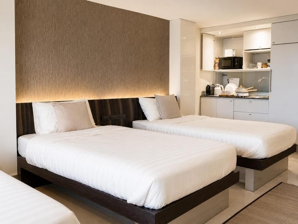 Bed, Kitchen or kitchenette, Photo of the whole room, Bedroom, minibar