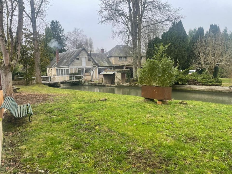 Le Douze, au bord de la rivière House in Bourgogne-Franche-Comté