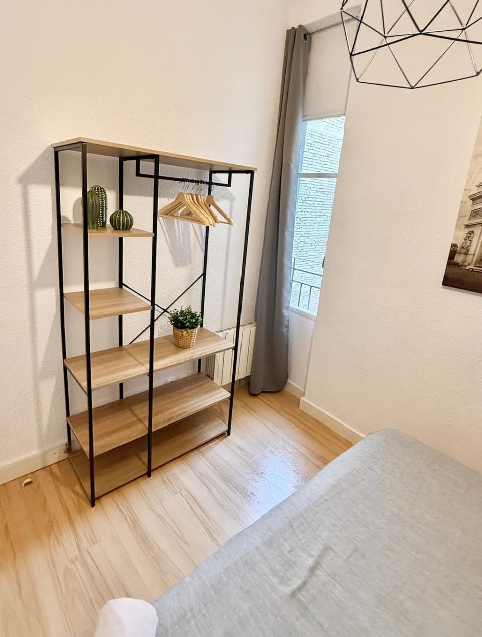 Photo of the whole room, Bedroom