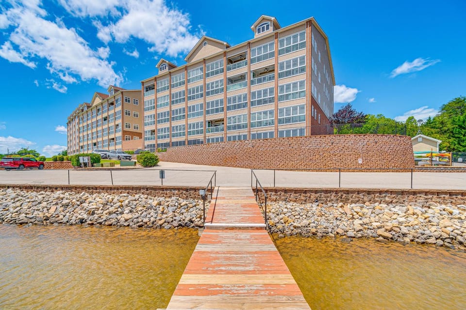 Steps to Smith Mountain Lake: Unit w/ Pool Access! Apartment in Smith Mountain Lake