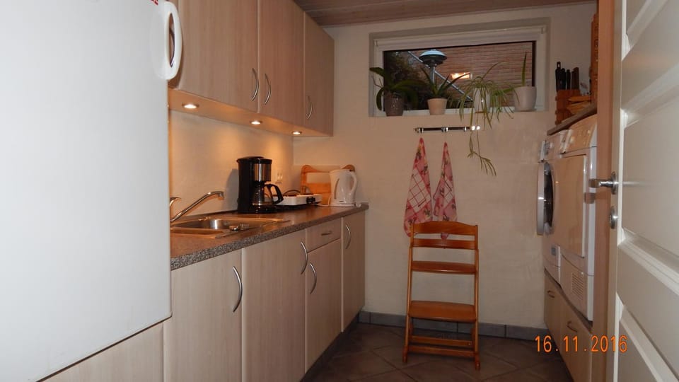 Kitchen or kitchenette, Communal kitchen, stove