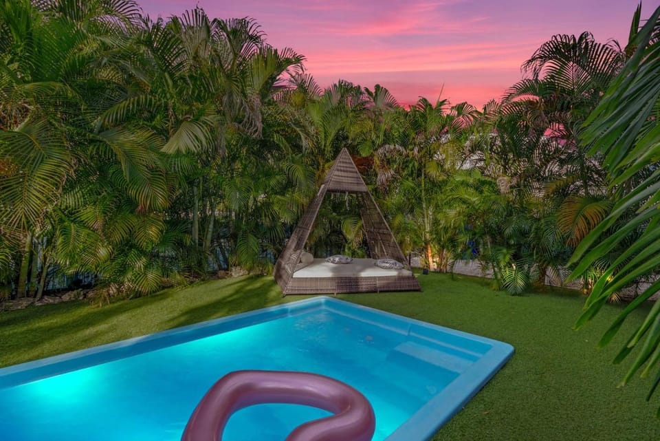 The Purple Paradise PoolHot Tub Little Havana Villa in Miami
