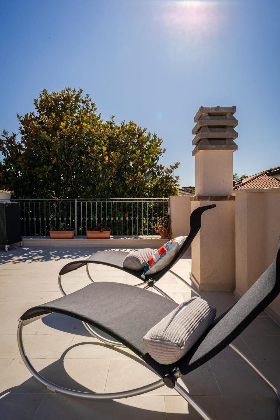 Patio, Day, Living room, Seating area, sunbed